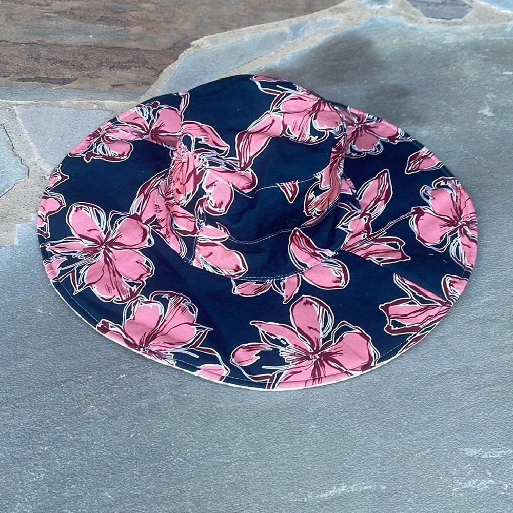 Anthropologie-Reversible Canvas Bucket Hat